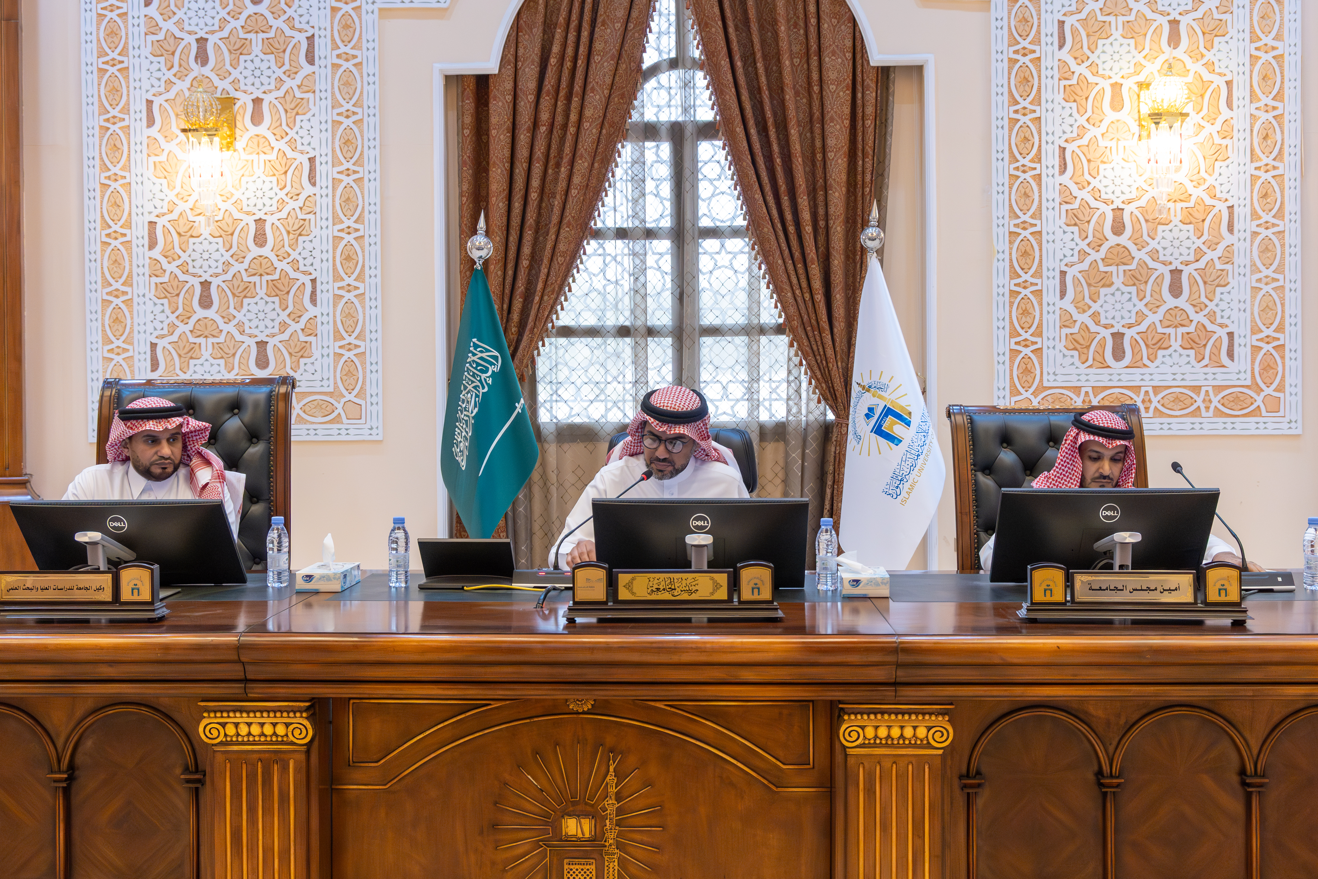 رئيس الجامعة يترأس مجلس الجامعة في جلسته السابعة من العام الجامعي ١٤٤٧هـ